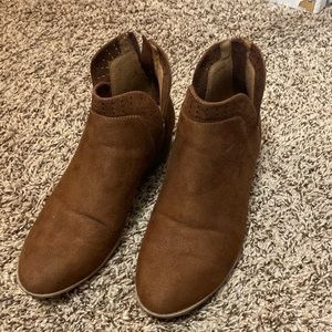 Arizona Suede Boots